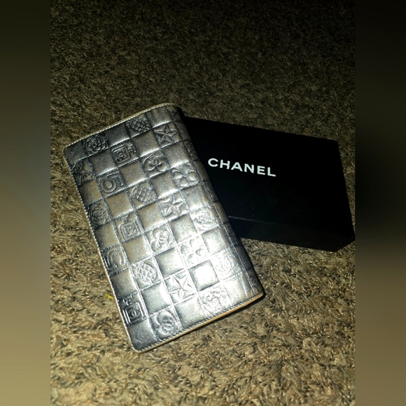 Chanel Chocolate Bar Silver Metallic & Black Long Wallet (EUC)(10557039) - Picture 11 of 12